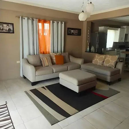 Travelers Nest- Modern 2 Bedroom Townhouse